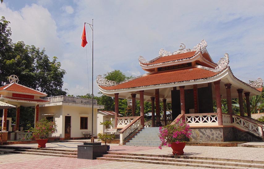Nhà tưởng niệm trong khu di tích Giồng Nần 