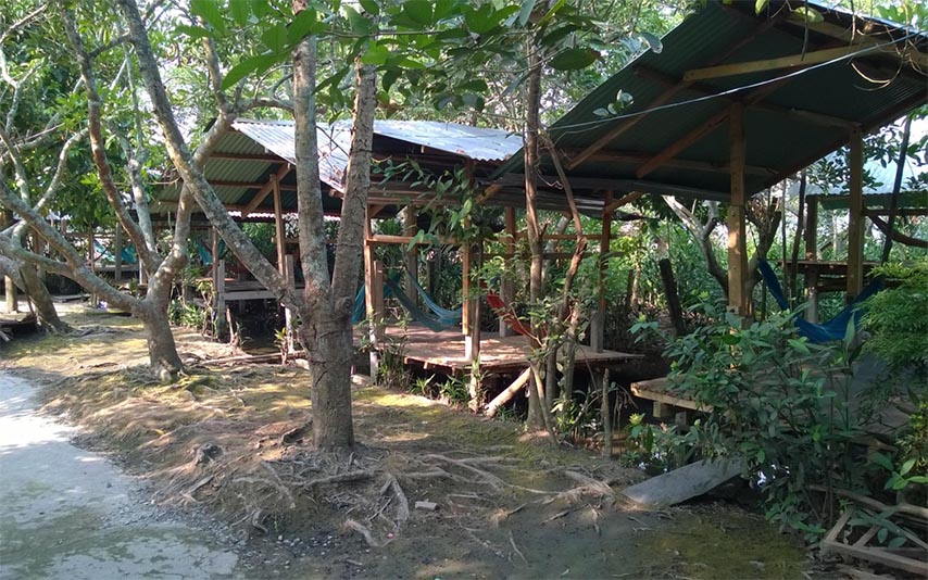 Du khách có thể nghỉ trưa tại những chiếc chòi gỗ 