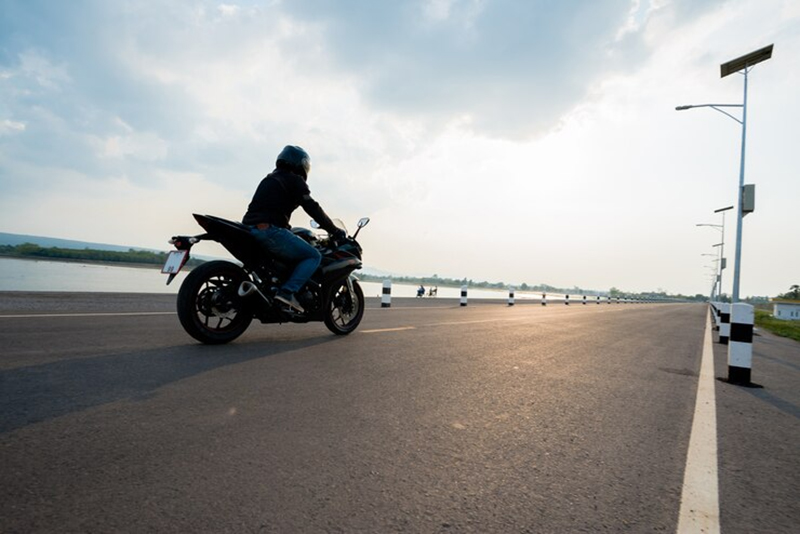 Du khách có thể lựa chọn xe máy là phương tiện di chuyển tới Tòa Thánh ở Tây Ninh