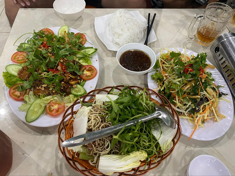 Các món ăn được phục vụ tại quán chay Bồ Đề