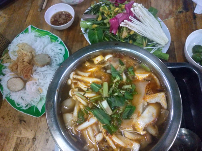 Quán có thực đơn đa dạng các món chay như: hủ tiếu chay, bánh canh chay, lẩu chay, gỏi chay...