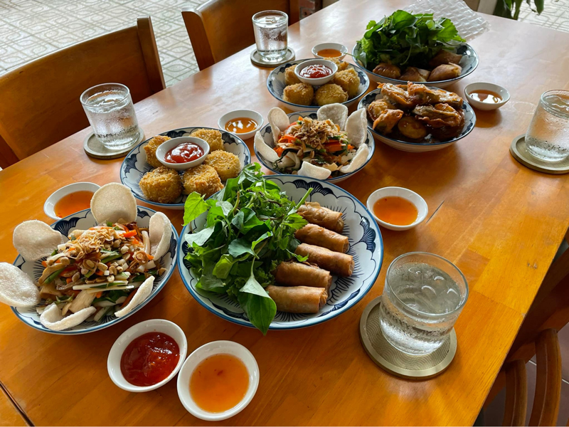 Các món ăn tại quán được sơ chế kỹ lưỡng, cho ra thành phẩm cuối cùng vô cùng hấp dẫn và bổ dưỡng