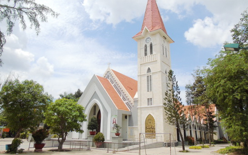 Diện mạo khang trang của nhà thờ Tha La