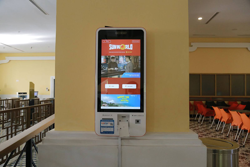 Du khách cũng có thể mua vé tự động tại POSM VNPAY
