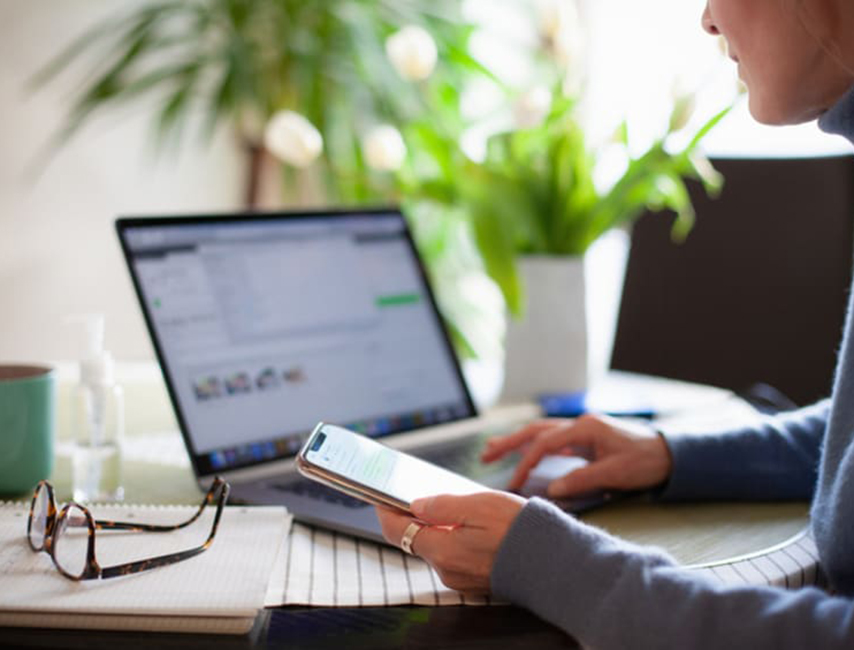 Du khách có thể mua vé cáp treo qua ứng dụng/website cung cấp vé 