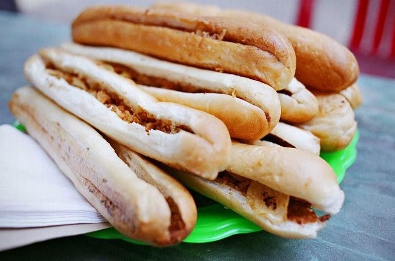 Quán bánh mì cô Nhi mở cửa cả ngày từ 6h30 - 23h59