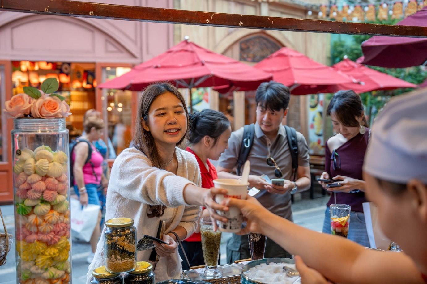 Chợ chiều Bà Nà là “thiên đường ẩm thực” để du khách khám phá.