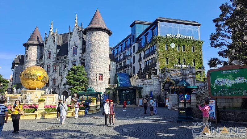 Rosa Sky Coffee - View nhìn ra bên ngoài quán cà phê Rosa Sky Coffee