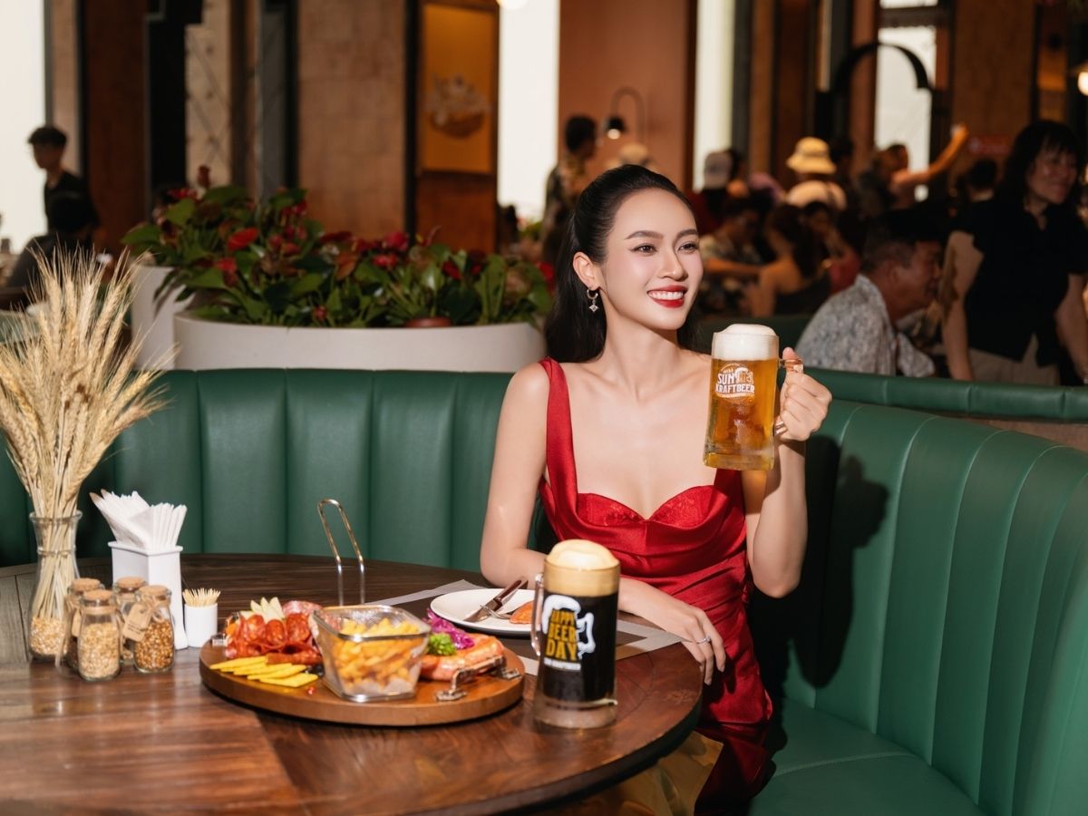 Bia tươi tại đây không qua tiệt trùng, không lọc, vì vậy vị bia sẽ đậm và lượng ga cũng cao hơn bia phổ thông