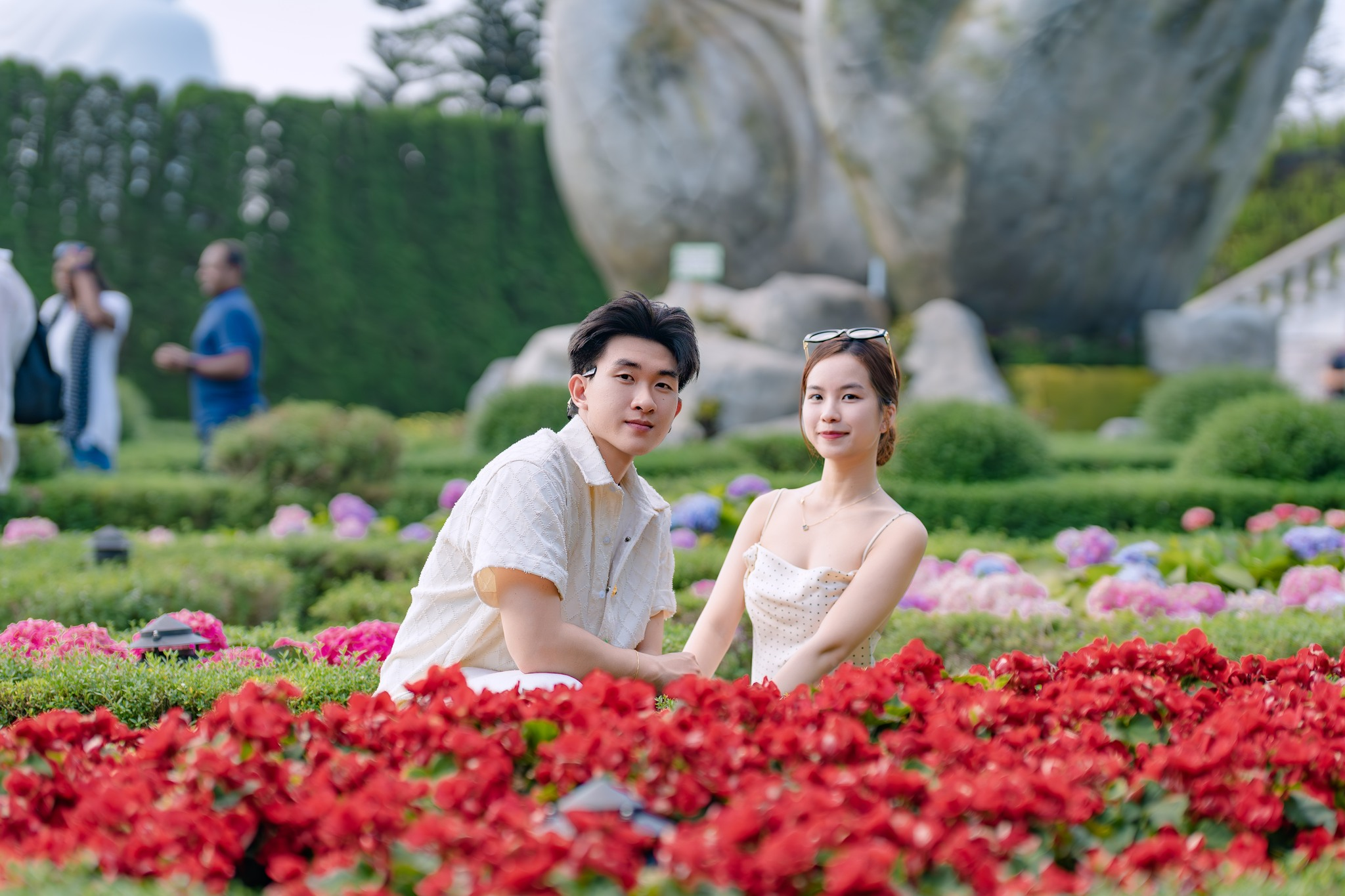 Lên với đỉnh Bà Nà vào dịp này, du khách còn được chiêm ngưỡng “thế giới hoa” nở rộ khắp nơi