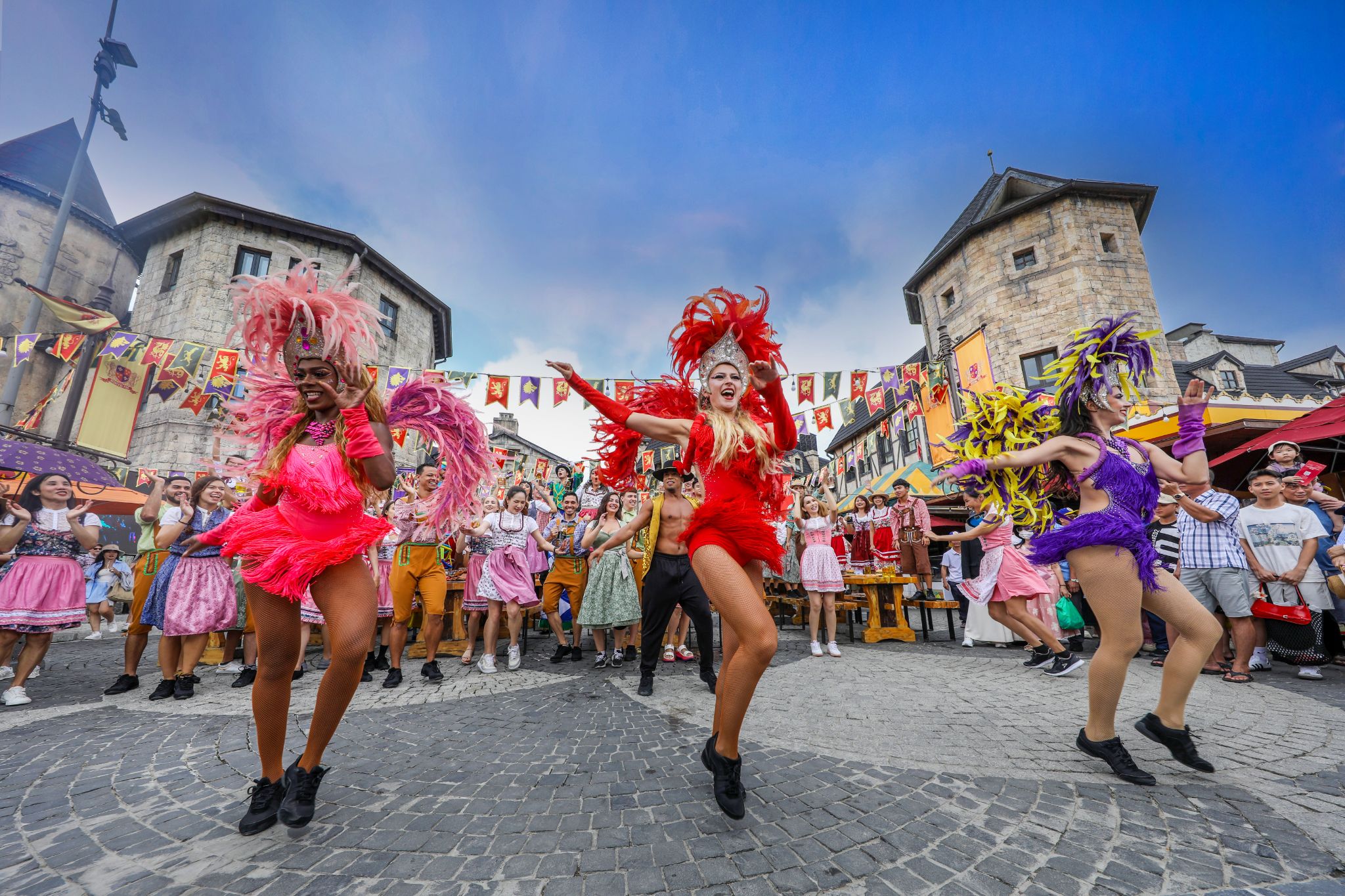 Lên ngay Bà Nà để trải nghiệm không khí lễ hội bất tận