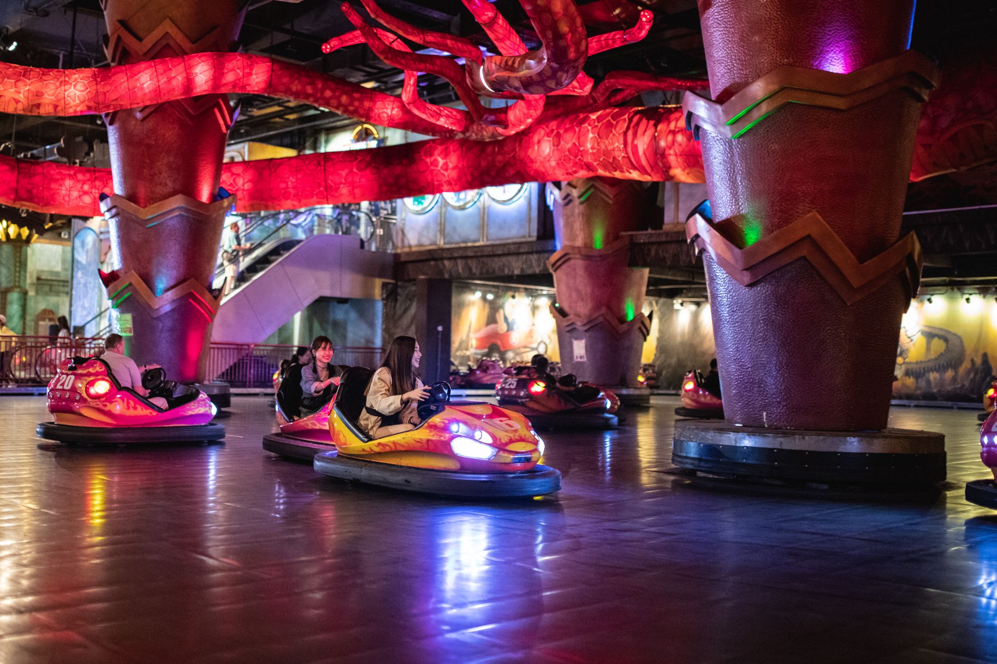 Game xe điện đụng cùng hệ thống các trò giải trí thú vị tại Fantasy Park phục vụ mọi lứa tuổi trong gia đình