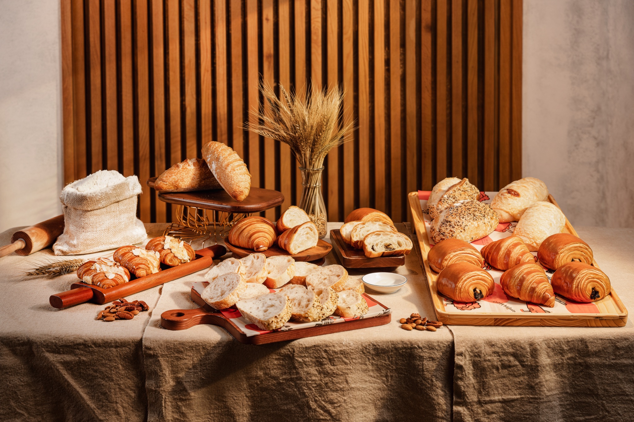 Những chiếc bánh ra lò tại Eric Kayser vẫn trung thành dòng men tự nhiên Sourdough đặc trưng.