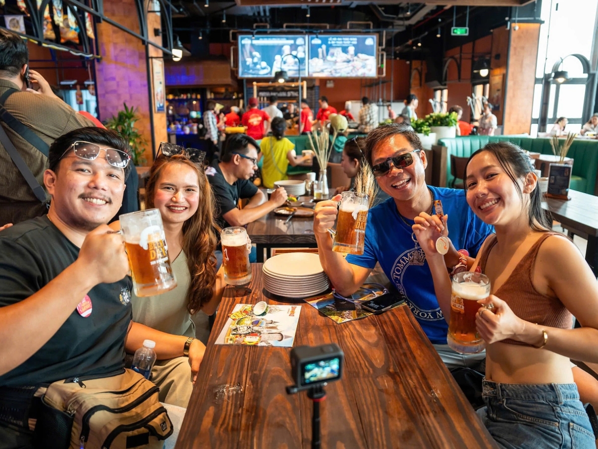 Combo đêm Bà Nà Hills bao gồm vé ăn tối và thưởng thức bia tươi tại nhà hàng Beer Plaza