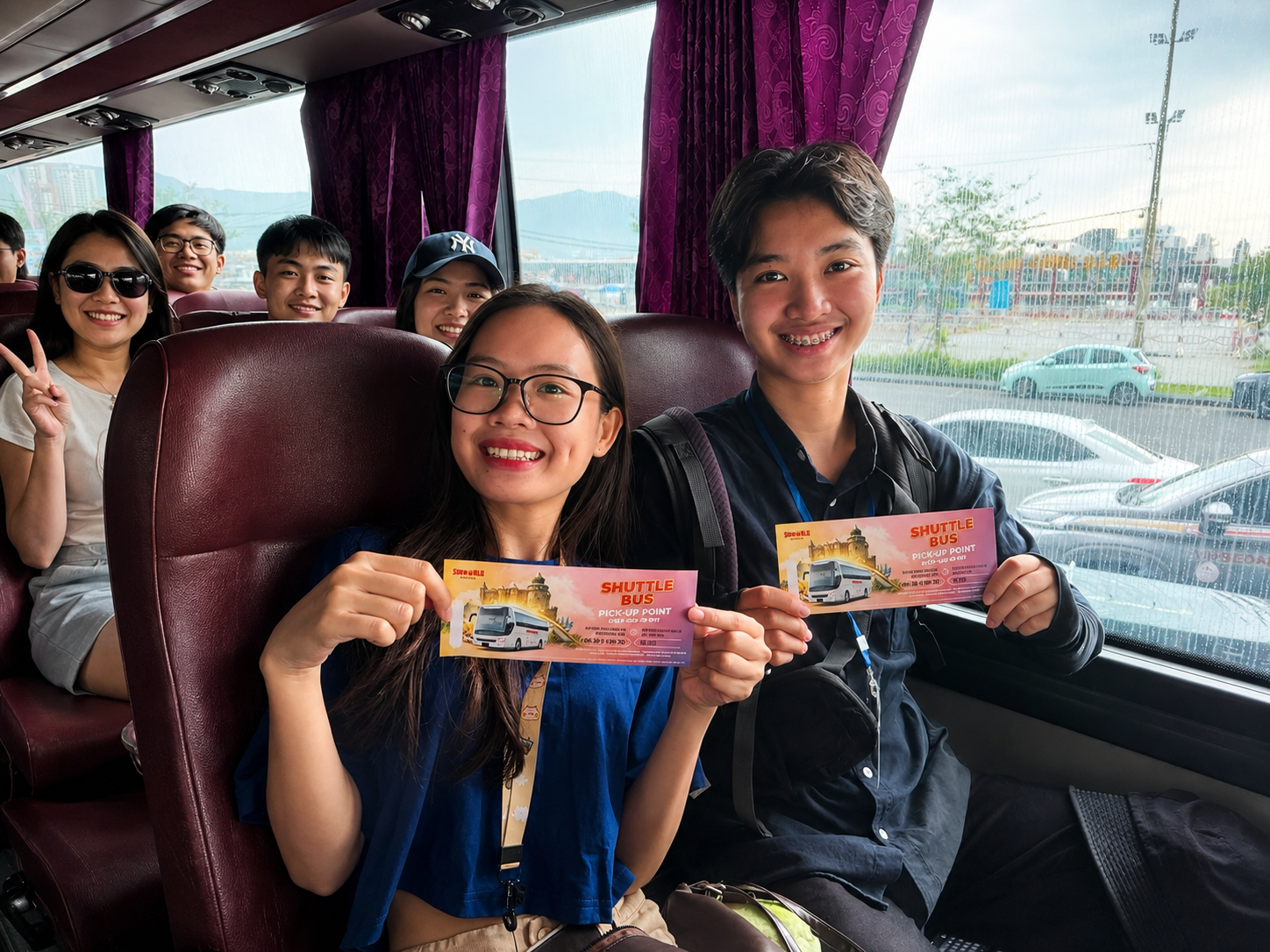 Du khách được nhận vé xe bus miễn phí