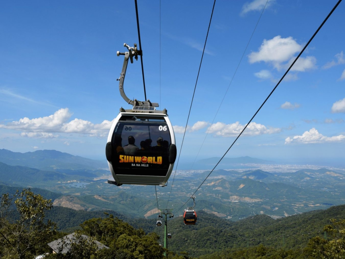 Thời gian di chuyển bằng cáp treo rất nhanh, giúp hành trình đến Bà Nà Hills trở nên dễ dàng hơn. 