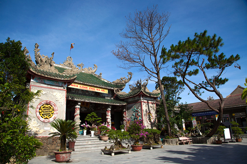 Chùa Linh Ứng Bà Nà – nơi du khách tới để cầu an, may mắn, tài lộc.