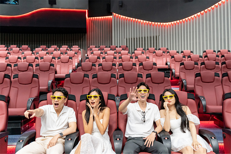 Rạp có sức chứa lớn, ghế ngồi thoải mái, cung cấp đầy đủ kính 3D để người xem có trải nghiệm sống động