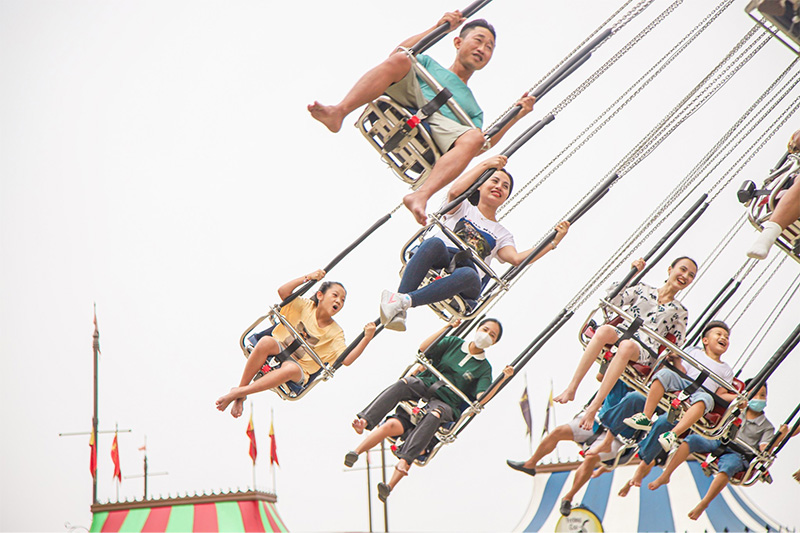 Cận cảnh biểu cảm hào hứng của các du khách trong hành trình chinh phục bầu trời