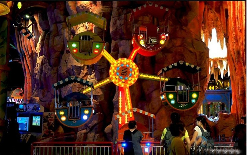 Trò chơi Cối xay gió giúp các bé ngắm nhìn toàn cảnh xung quanh khu vui chơi Fantasy Park