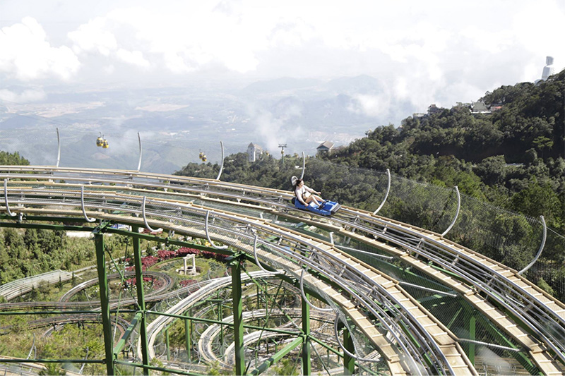 Trải nghiệm Máng trượt tốc độ chắc chắn sẽ là một kỷ niệm khó quên tại Bà Nà