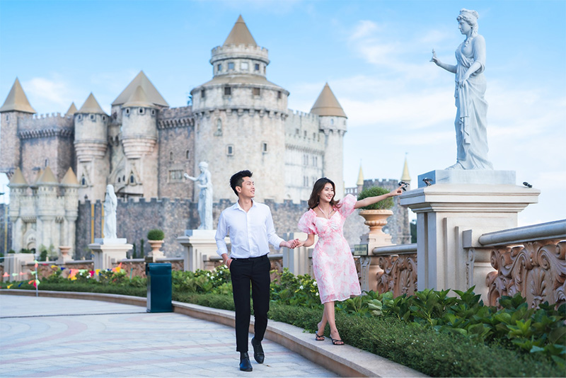 Nếu đi cùng người yêu, bạn nên chọn lịch trình có những điểm tham quan lãng mạn và nhiều hoạt động dành cho cặp đôi