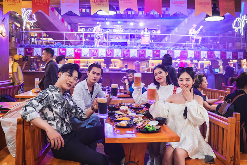 Ở Ba Na Hills có nhiều điểm ăn uống mang đậm hương vị truyền thống của nhiều quốc gia trên thế giới