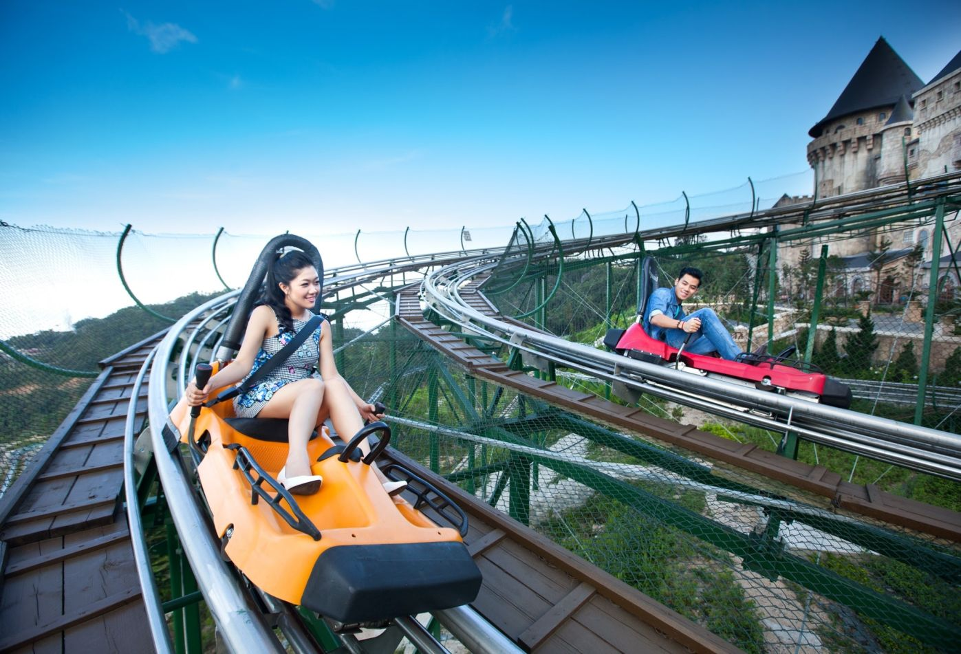 Đường trượt tốc độ cao là một trong những trải nghiệm đáng thử nhất tại Sun World Ba Na Hills