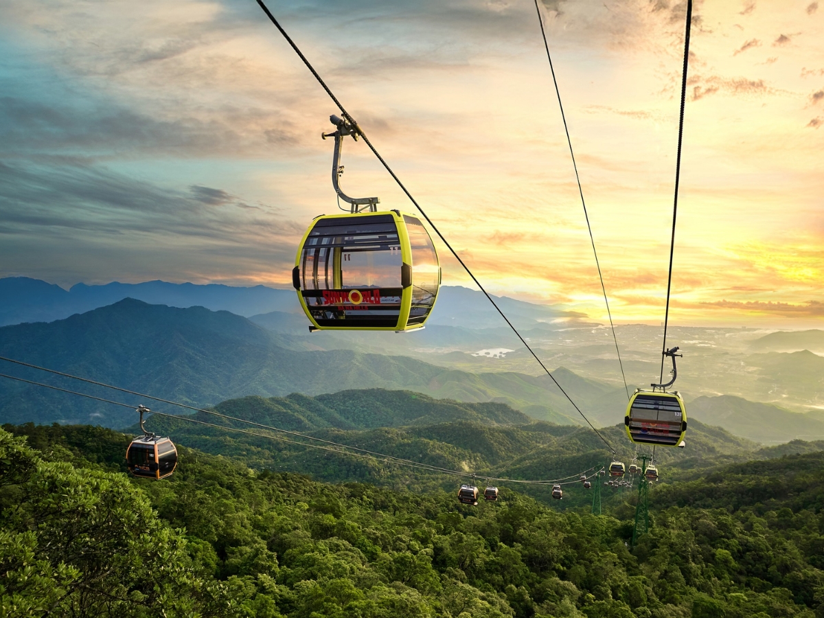 Cáp treo Bà Nà Hills là cách tuyệt vời để bắt đầu hành trình khám phá “châu Âu thu nhỏ” trên đỉnh núi.