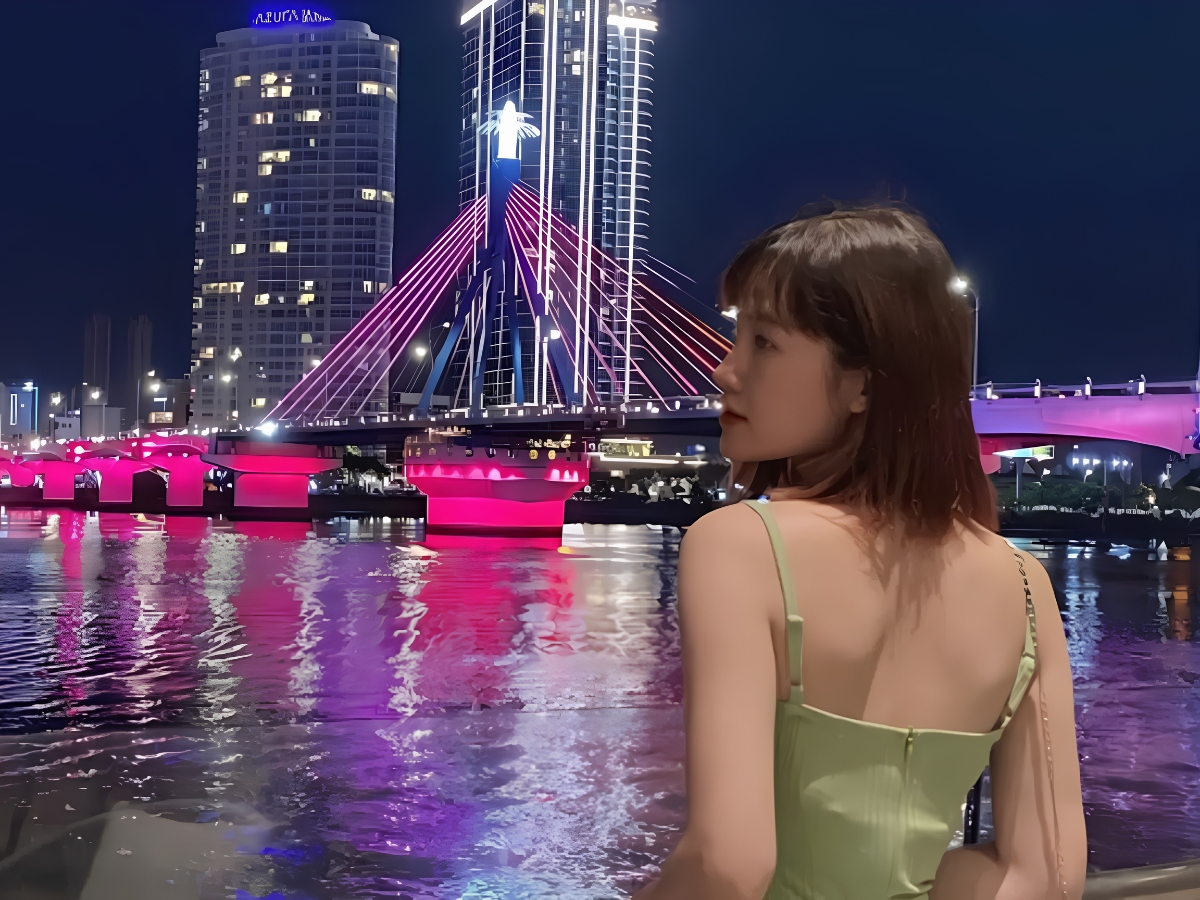 Cầu sông Hàn tạo nên những khung hình check-in ấn tượng cho du khách khi đến Đà Nẵng.
