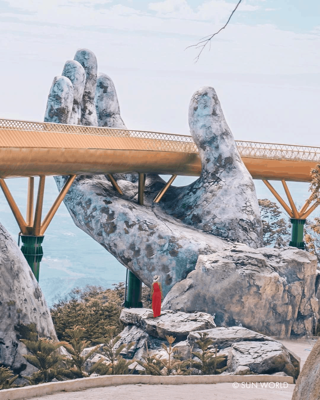 Đến Cầu Vàng Ba Na Hills, dù đứng ở góc nào cũng có những bức ảnh sống ảo “Triệu like”