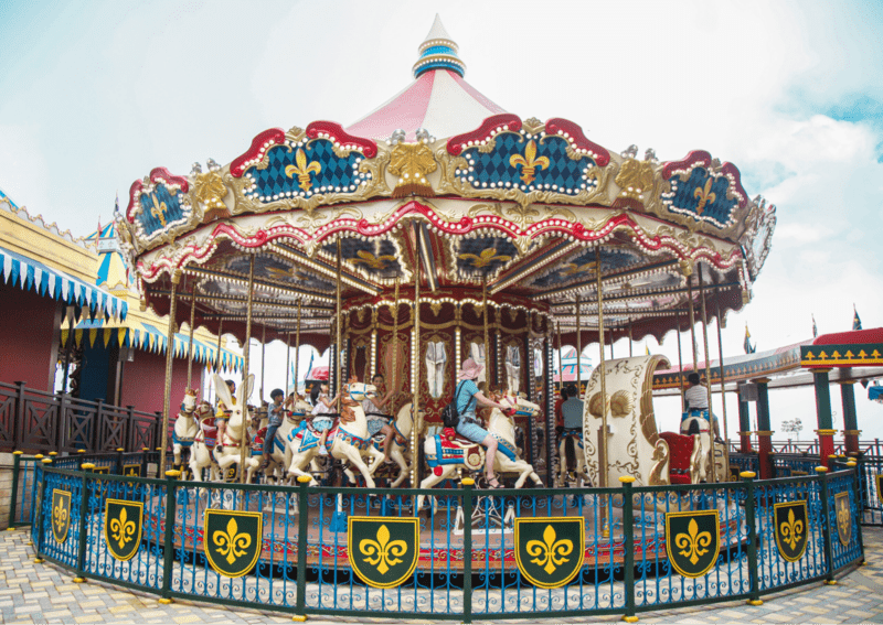 Vòng quay Thiên Mã đưa du khách trở về tuổi thơ trong tiếng nhạc du dương