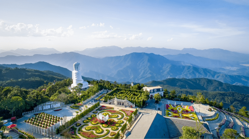 Toàn cảnh Vườn hoa Le Jardin D’Amour muôn sắc trên sườn núi Bà Nà