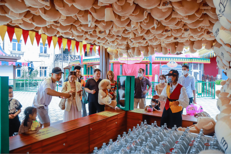 Đến đây, bạn có thể tham gia nhiều trò chơi trúng thưởng hấp dẫn