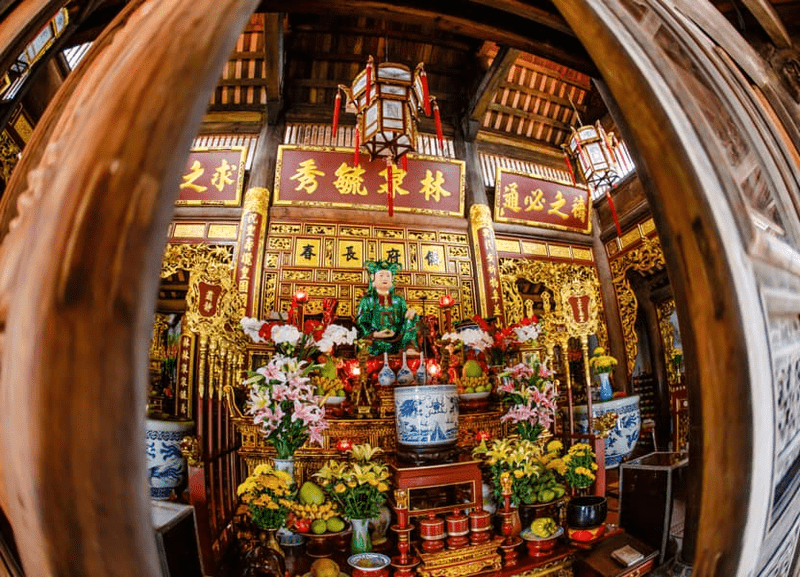 Miếu Bà đã có từ lâu đời, người dân thờ “Bà” trong núi để mong cầu bình an, mưa thuận gió hòa