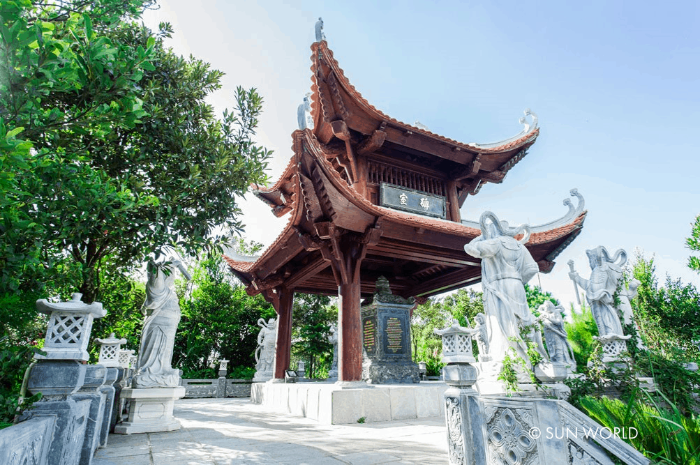 Tới nhà Bia để chiêm ngưỡng những cái tinh túy, cái độc đáo được khắc, được lưu trữ của xứ Bà Nà - Thiên đường nơi trốn trần gian.