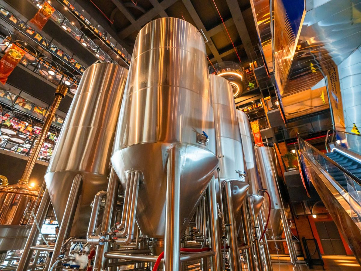 nen-dat-ban-truoc-khi-den-bana-brew-house
