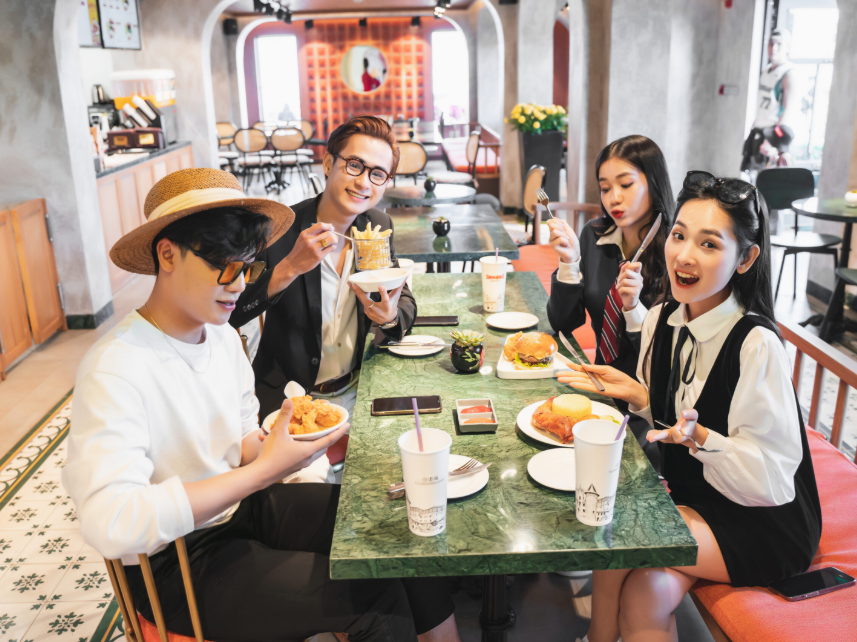 team-me-do-an-nhanh-khong-the-bo-lo-rosa-fried-chicken