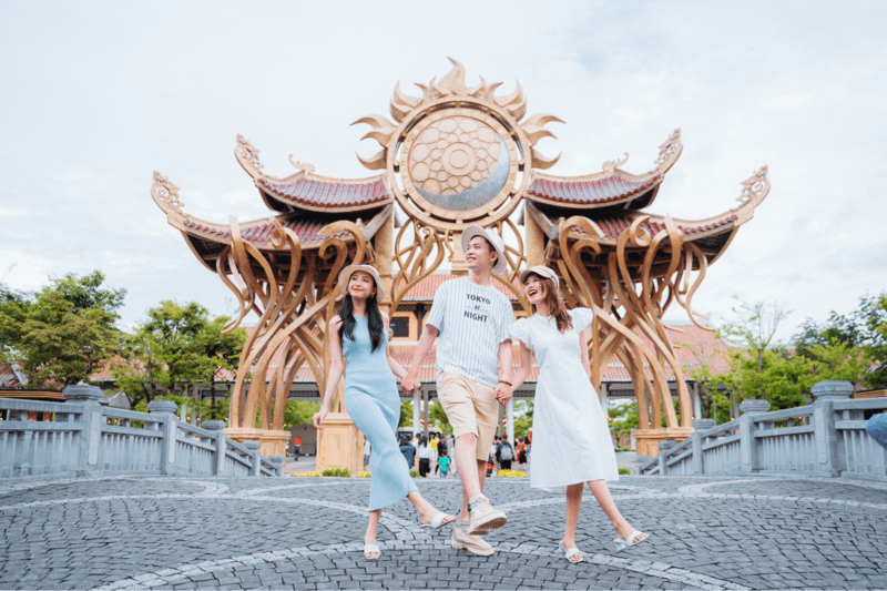 Cổng Thời Gian là địa điểm được nhiều du khách check-in khi đến Ba Na Hills