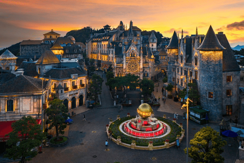 Không gian lung linh về đêm của khách sạn Mercure Ba Na Hills