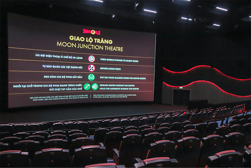 Rạp phim 4D giao lộ trăng