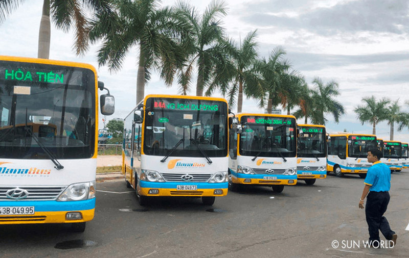 Xe bus lên Ba Na Hills