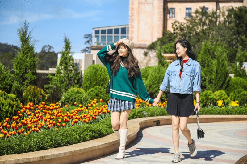 84 Check In Cung Dan Hoa Tulip Nhu Dang O Chau Au
