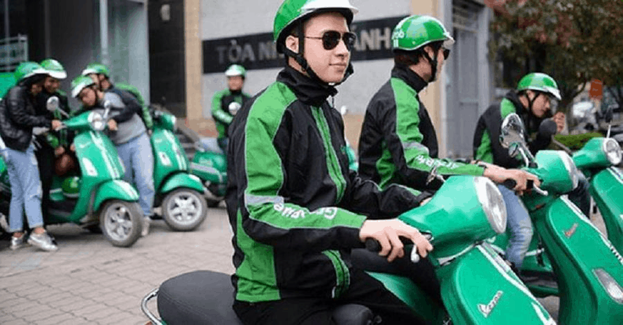 Nếu bạn ngại việc tự lái xe mà vẫn muốn di chuyển đến Bà Nà bằng xe máy thì xe ôm công nghệ là gợi ý tuyệt vời!