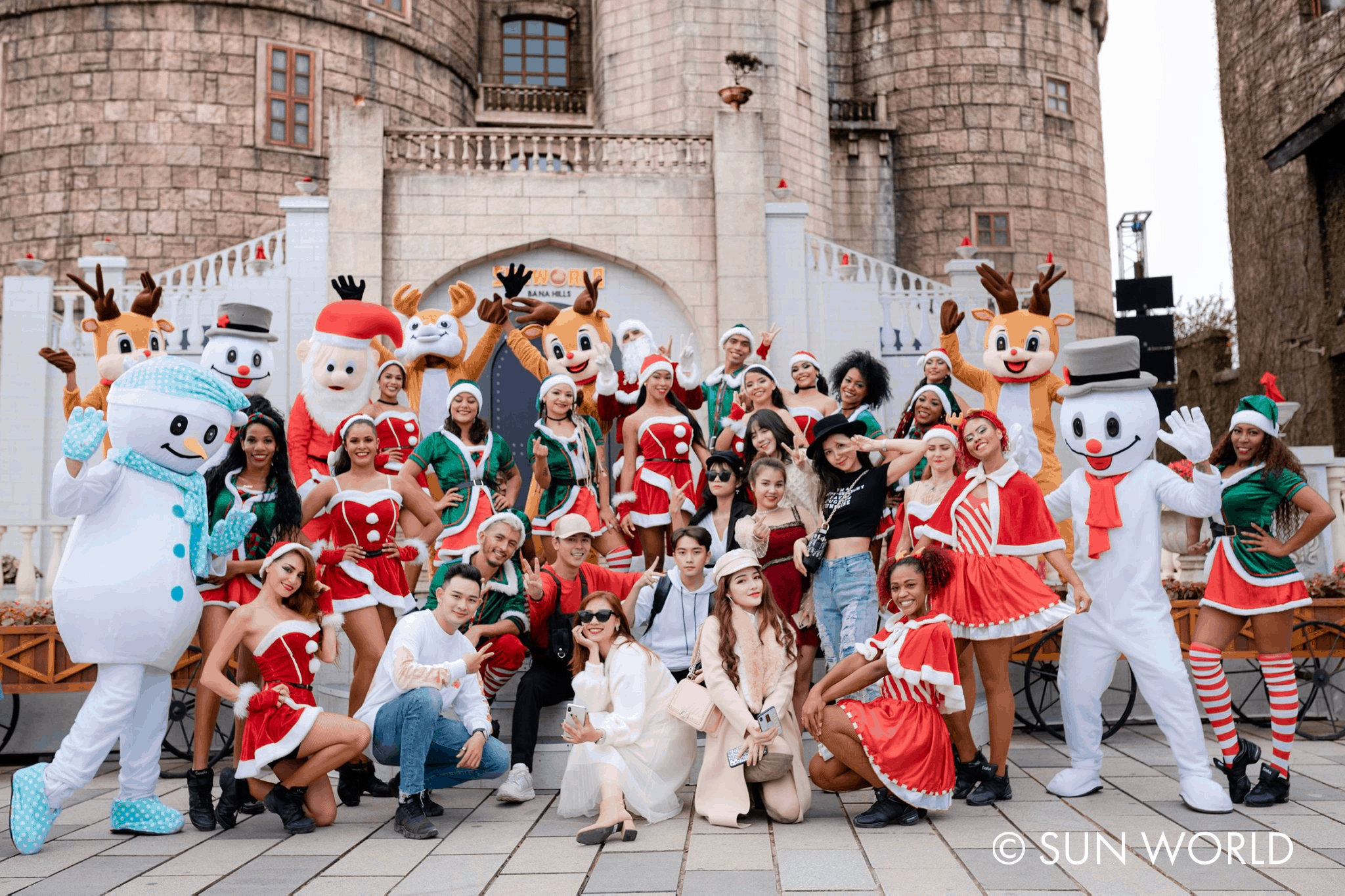 Lễ hội mùa đông mang đến câu chuyện thú vị về ông già noel, công chúa băng giá…