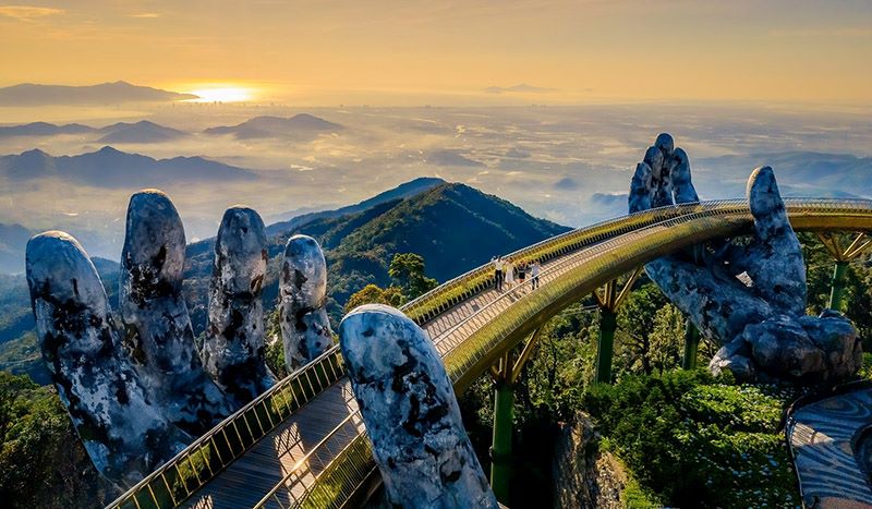 Toàn cảnh Cầu Vàng