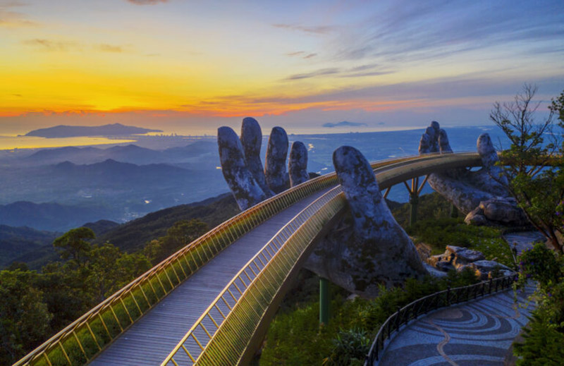 Chiều tà trên Cầu Vàng