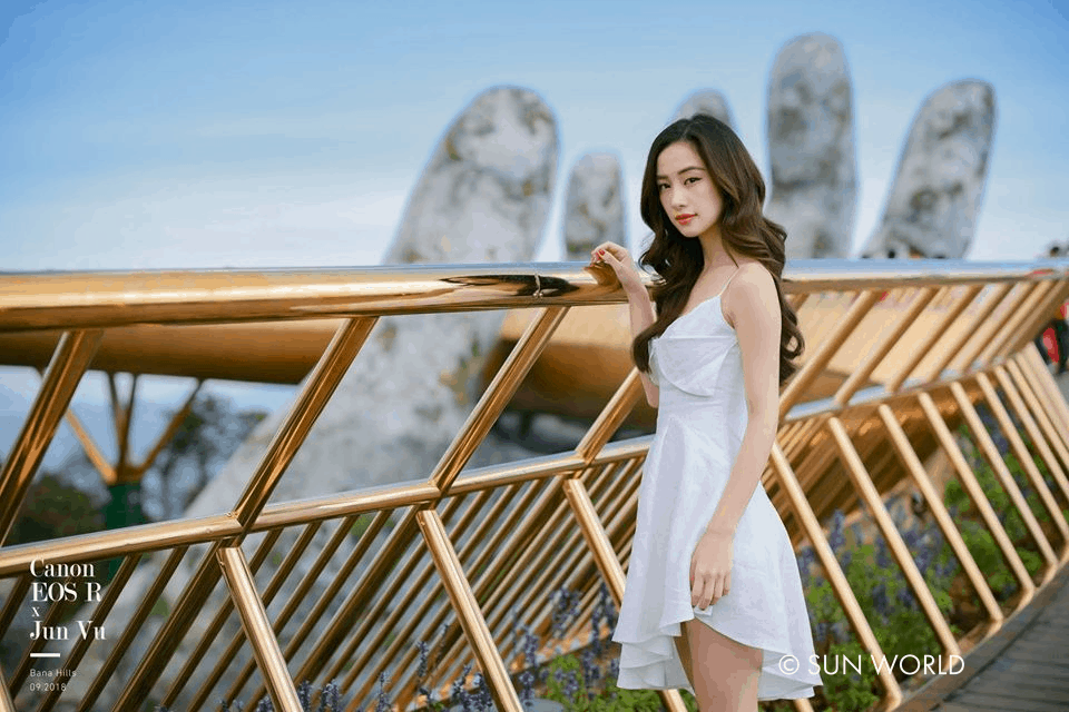Váy 2 dây trắng giúp các cô nàng có những tấm hình check-in lung linh mọi lúc, mọi nơi ở Bà Nà