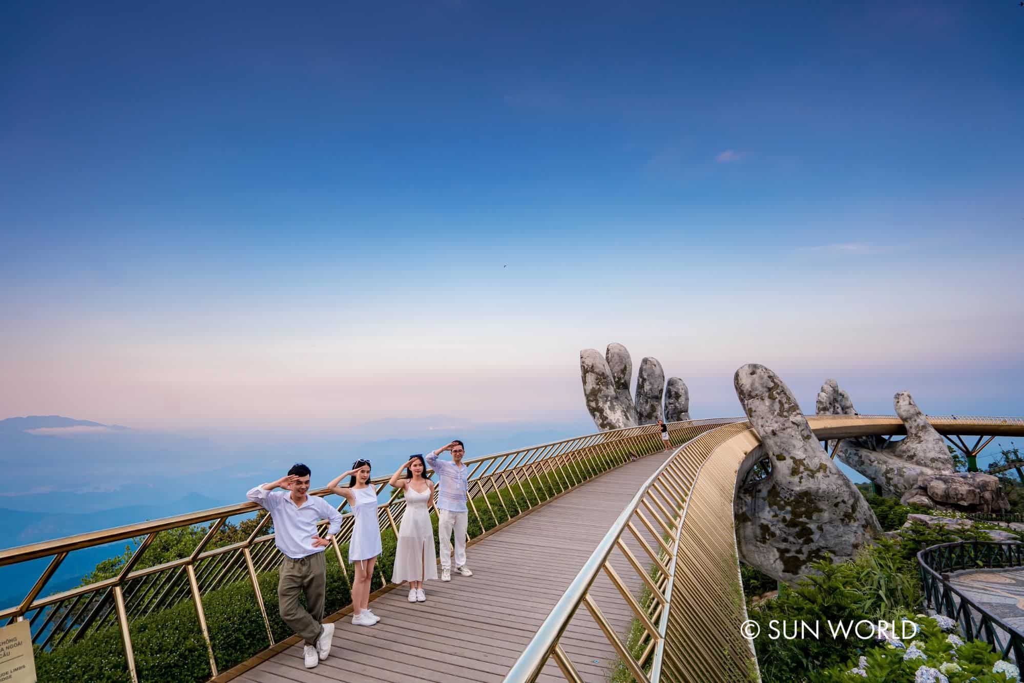 Check-in tại Cầu Vàng - công trình kiến trúc ấn tượng nhất tại Ba Na Hills