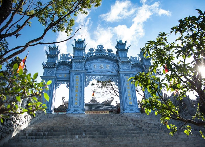 Cửa Tam Quan tại chùa Linh Ứng Bà Nà